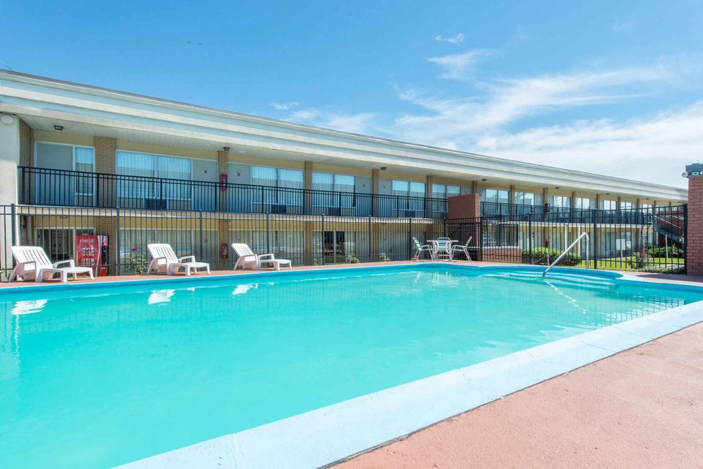 Fairbridge Inn Express Франкфорт Екстериор снимка
